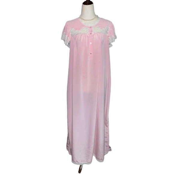 Eve Stillman ~ Women’s Medium ~ Vintage (1960’s) ~ Pink ~ Nylon ~ Nightgown